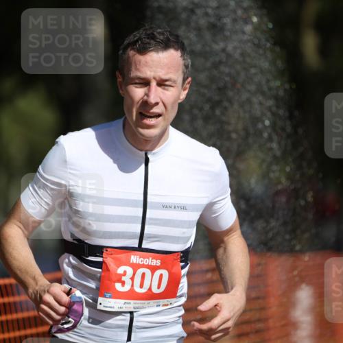 07.09.2025 - 19. Norderstedt Triathlon Michael Strokosch http://msf.ph/oto/8815533 07.09.2025 11:45:03 Laufen 300, 1274 meine-sportfotos.de