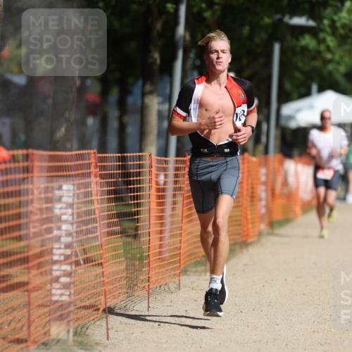 07.09.2025 - 19. Norderstedt Triathlon Michael Strokosch http://msf.ph/oto/8815560 07.09.2025 11:45:13 Laufen 1202 meine-sportfotos.de