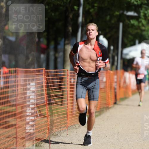07.09.2025 - 19. Norderstedt Triathlon Michael Strokosch http://msf.ph/oto/8815568 07.09.2025 11:45:14 Laufen 1202 meine-sportfotos.de
