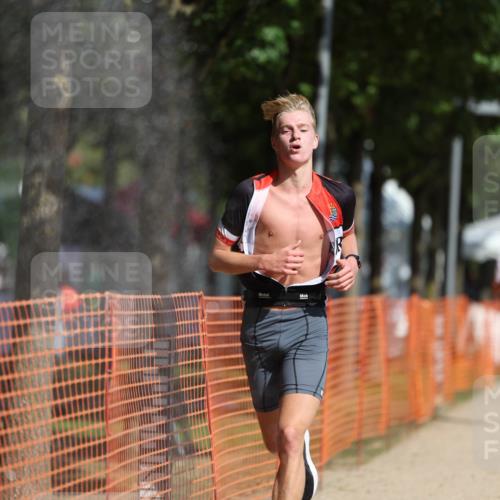 07.09.2025 - 19. Norderstedt Triathlon Michael Strokosch http://msf.ph/oto/8815585 07.09.2025 11:45:14 Laufen 1202 meine-sportfotos.de