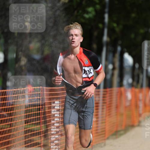 07.09.2025 - 19. Norderstedt Triathlon Michael Strokosch http://msf.ph/oto/8815599 07.09.2025 11:45:15 Laufen 1202, 1253 meine-sportfotos.de