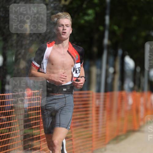 07.09.2025 - 19. Norderstedt Triathlon Michael Strokosch http://msf.ph/oto/8815614 07.09.2025 11:45:15 Laufen 1202, 1253 meine-sportfotos.de