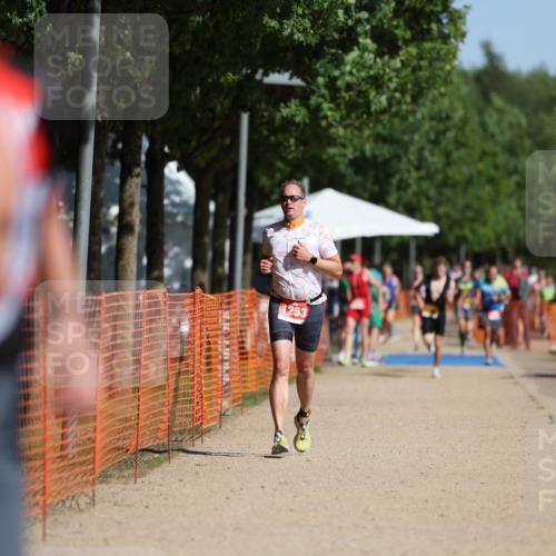 07.09.2025 - 19. Norderstedt Triathlon Michael Strokosch http://msf.ph/oto/8815645 07.09.2025 11:45:16 Laufen 1202, 1253 meine-sportfotos.de