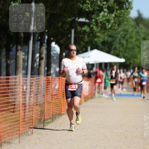 07.09.2025 - 19. Norderstedt Triathlon Michael Strokosch http://msf.ph/oto/8815659 07.09.2025 11:45:18 Laufen 1202, 1253 meine-sportfotos.de