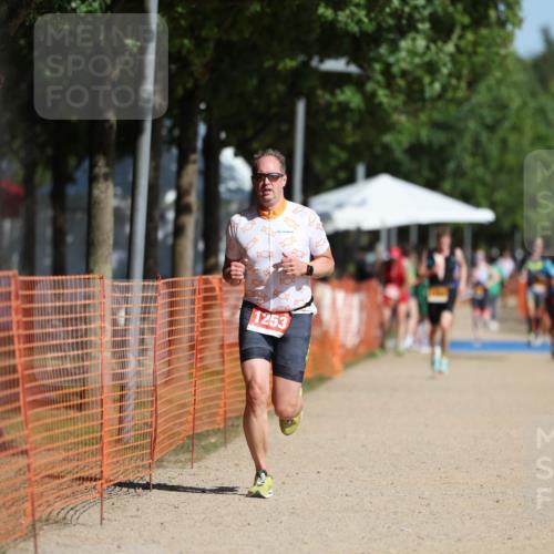 07.09.2025 - 19. Norderstedt Triathlon Michael Strokosch http://msf.ph/oto/8815681 07.09.2025 11:45:19 Laufen 1202, 1253 meine-sportfotos.de