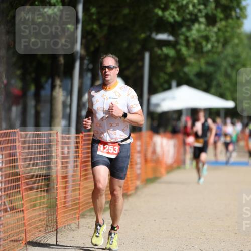 07.09.2025 - 19. Norderstedt Triathlon Michael Strokosch http://msf.ph/oto/8815718 07.09.2025 11:45:20 Laufen 1166, 1253 meine-sportfotos.de