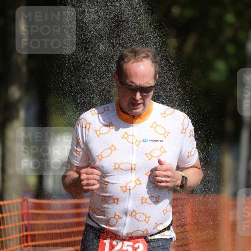 07.09.2025 - 19. Norderstedt Triathlon Michael Strokosch http://msf.ph/oto/8815768 07.09.2025 11:45:24 Laufen 1166, 1253 meine-sportfotos.de