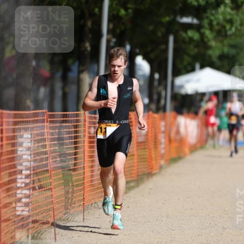 07.09.2025 - 19. Norderstedt Triathlon Michael Strokosch http://msf.ph/oto/8815779 07.09.2025 11:45:26 Laufen 1166, 1253 meine-sportfotos.de