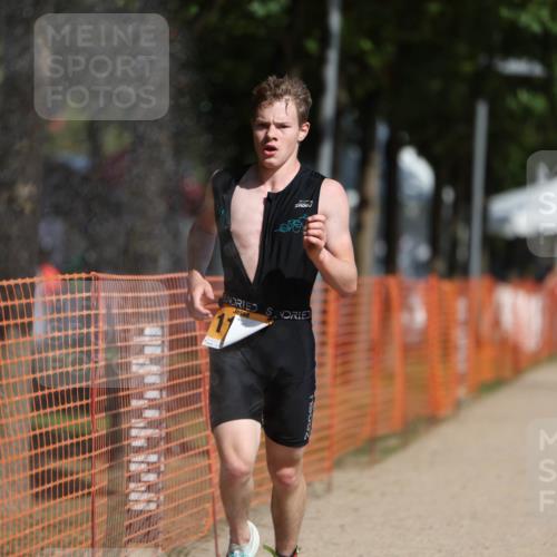 07.09.2025 - 19. Norderstedt Triathlon Michael Strokosch http://msf.ph/oto/8815806 07.09.2025 11:45:27 Laufen 1166, 1253 meine-sportfotos.de