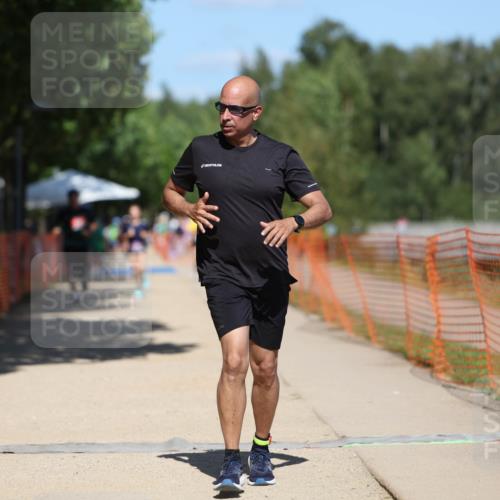 07.09.2025 - 19. Norderstedt Triathlon Michael Strokosch http://msf.ph/oto/8815818 07.09.2025 13:38:07 Laufen 141 meine-sportfotos.de