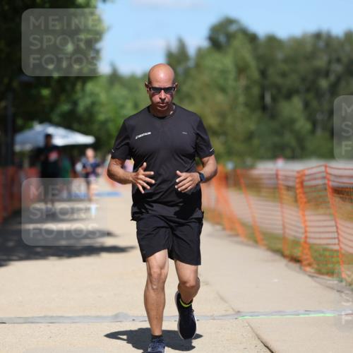 07.09.2025 - 19. Norderstedt Triathlon Michael Strokosch http://msf.ph/oto/8815824 07.09.2025 13:38:07 Laufen 141 meine-sportfotos.de
