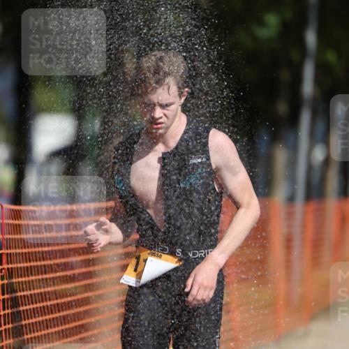07.09.2025 - 19. Norderstedt Triathlon Michael Strokosch http://msf.ph/oto/8815835 07.09.2025 11:45:28 Laufen 1166 meine-sportfotos.de