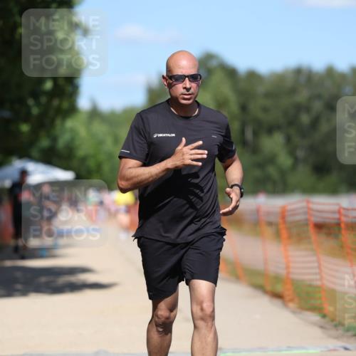 07.09.2025 - 19. Norderstedt Triathlon Michael Strokosch http://msf.ph/oto/8815839 07.09.2025 13:38:08 Laufen 141, 232 meine-sportfotos.de