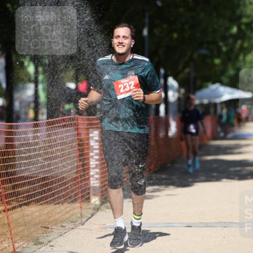 07.09.2025 - 19. Norderstedt Triathlon Michael Strokosch http://msf.ph/oto/8815915 07.09.2025 13:38:16 Laufen 232, 333 meine-sportfotos.de