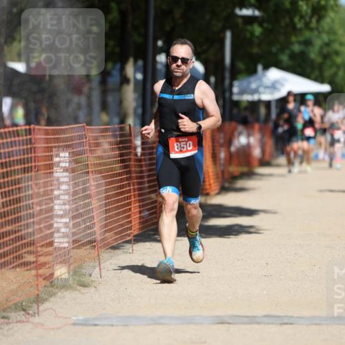 07.09.2025 - 19. Norderstedt Triathlon Michael Strokosch http://msf.ph/oto/8815937 07.09.2025 12:56:50 Laufen 156, 850 meine-sportfotos.de