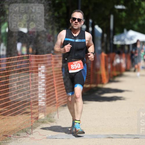 07.09.2025 - 19. Norderstedt Triathlon Michael Strokosch http://msf.ph/oto/8815966 07.09.2025 12:56:51 Laufen 156, 169, 850 meine-sportfotos.de