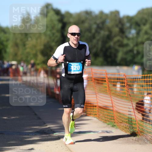 07.09.2025 - 19. Norderstedt Triathlon Michael Strokosch http://msf.ph/oto/8816053 07.09.2025 15:34:43 Laufen 420, 427 meine-sportfotos.de