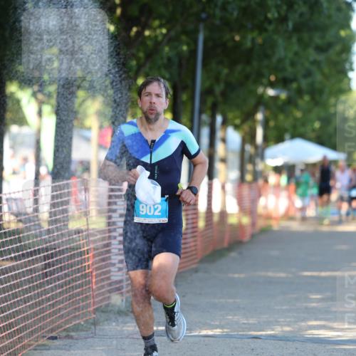 07.09.2025 - 19. Norderstedt Triathlon Michael Strokosch http://msf.ph/oto/8816300 07.09.2025 16:33:09 Laufen 902, 1606, 1609 meine-sportfotos.de