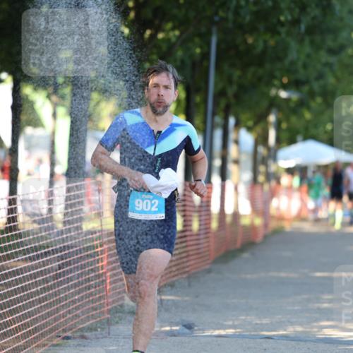 07.09.2025 - 19. Norderstedt Triathlon Michael Strokosch http://msf.ph/oto/8816303 07.09.2025 16:33:09 Laufen 902, 1606, 1609 meine-sportfotos.de