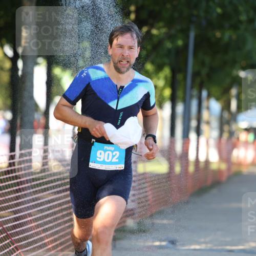 07.09.2025 - 19. Norderstedt Triathlon Michael Strokosch http://msf.ph/oto/8816316 07.09.2025 16:33:10 Laufen 902, 1606, 1609 meine-sportfotos.de