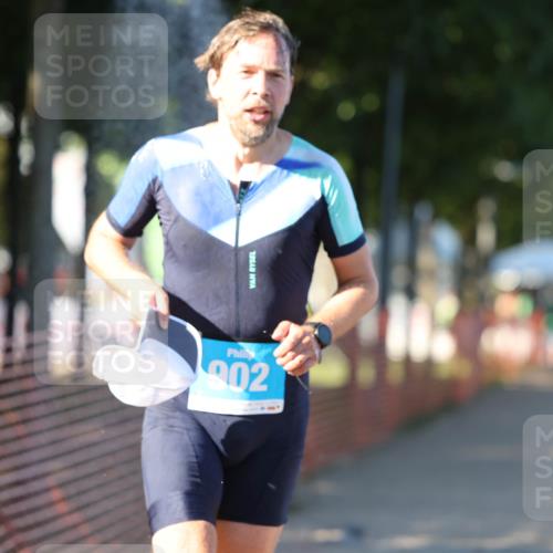 07.09.2025 - 19. Norderstedt Triathlon Michael Strokosch http://msf.ph/oto/8816325 07.09.2025 16:33:10 Laufen 902, 1606, 1609 meine-sportfotos.de