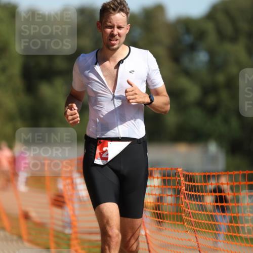 07.09.2025 - 19. Norderstedt Triathlon Michael Strokosch http://msf.ph/oto/8816364 07.09.2025 11:46:03 Laufen 276, 306, 1165 meine-sportfotos.de
