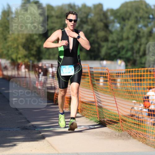07.09.2025 - 19. Norderstedt Triathlon Michael Strokosch http://msf.ph/oto/8816412 07.09.2025 15:35:58 Laufen 888, 1508 meine-sportfotos.de