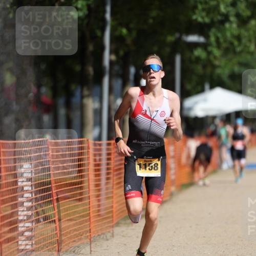 07.09.2025 - 19. Norderstedt Triathlon Michael Strokosch http://msf.ph/oto/8816904 07.09.2025 11:47:19 Laufen 1158, 1159 meine-sportfotos.de