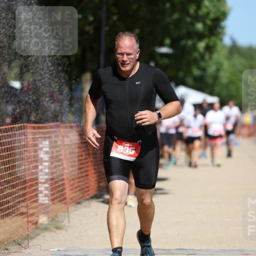 07.09.2025 - 19. Norderstedt Triathlon Michael Strokosch http://msf.ph/oto/8817067 07.09.2025 12:58:01 Laufen 176, 713, 835 meine-sportfotos.de