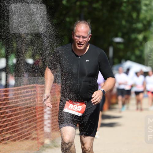 07.09.2025 - 19. Norderstedt Triathlon Michael Strokosch http://msf.ph/oto/8817096 07.09.2025 12:58:02 Laufen 176, 713, 835, 1398 meine-sportfotos.de