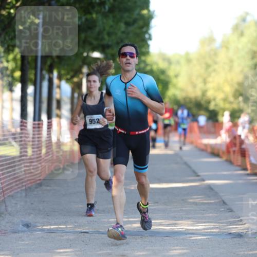 07.09.2025 - 19. Norderstedt Triathlon Michael Strokosch http://msf.ph/oto/8817687 07.09.2025 16:38:36 Laufen 882, 883, 952, 1044, 1446, 1625 meine-sportfotos.de