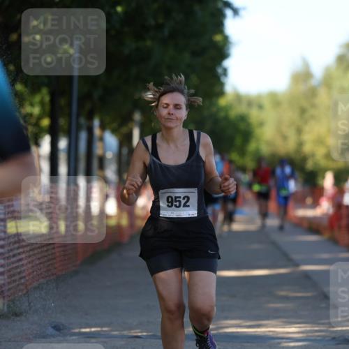 07.09.2025 - 19. Norderstedt Triathlon Michael Strokosch http://msf.ph/oto/8817710 07.09.2025 16:38:38 Laufen 883, 933, 952, 1044, 1625 meine-sportfotos.de