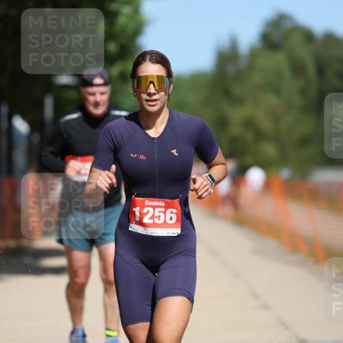 07.09.2025 - 19. Norderstedt Triathlon Michael Strokosch http://msf.ph/oto/8817972 07.09.2025 12:59:26 Laufen 1255, 1256 meine-sportfotos.de
