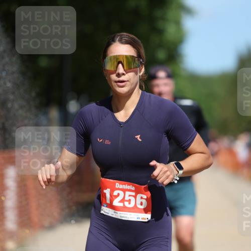 07.09.2025 - 19. Norderstedt Triathlon Michael Strokosch http://msf.ph/oto/8817988 07.09.2025 12:59:27 Laufen 1255, 1256 meine-sportfotos.de
