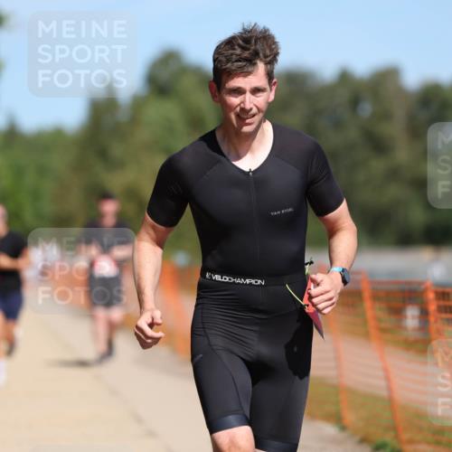 07.09.2025 - 19. Norderstedt Triathlon Michael Strokosch http://msf.ph/oto/8818095 07.09.2025 12:59:46 Laufen 146, 214, 696, 757, 830, 1213, 1343 meine-sportfotos.de
