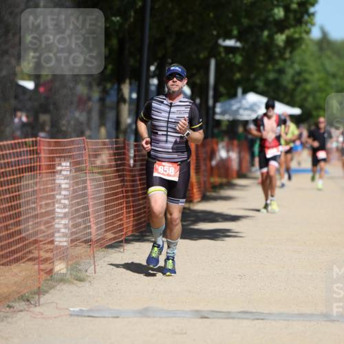 07.09.2025 - 19. Norderstedt Triathlon Michael Strokosch http://msf.ph/oto/8818365 07.09.2025 13:00:07 Laufen 695, 858, 1230, 1263, 1370 meine-sportfotos.de