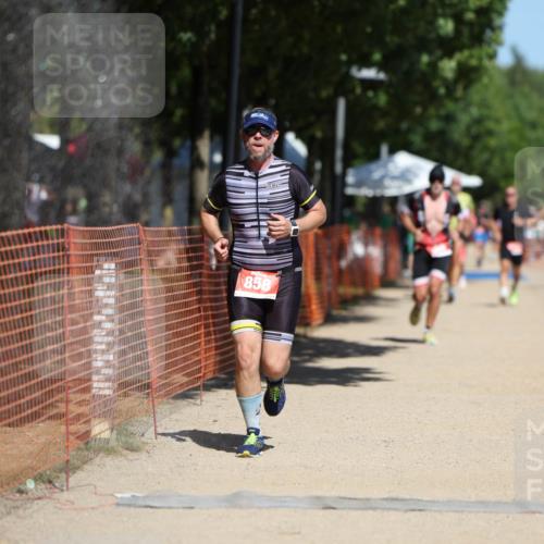 07.09.2025 - 19. Norderstedt Triathlon Michael Strokosch http://msf.ph/oto/8818371 07.09.2025 13:00:08 Laufen 695, 858, 1263, 1370 meine-sportfotos.de