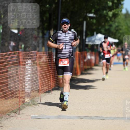 07.09.2025 - 19. Norderstedt Triathlon Michael Strokosch http://msf.ph/oto/8818376 07.09.2025 13:00:08 Laufen 695, 858, 1263, 1370 meine-sportfotos.de