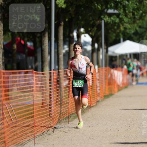 07.09.2025 - 19. Norderstedt Triathlon Michael Strokosch http://msf.ph/oto/8818385 07.09.2025 10:49:51 Laufen 92, 664, 1118 meine-sportfotos.de