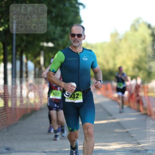 07.09.2025 - 19. Norderstedt Triathlon Michael Strokosch http://msf.ph/oto/8818472 07.09.2025 16:42:04 Laufen 381, 437, 461, 532, 1612 meine-sportfotos.de
