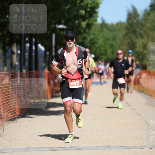 07.09.2025 - 19. Norderstedt Triathlon Michael Strokosch http://msf.ph/oto/8818477 07.09.2025 13:00:14 Laufen 695, 858, 1247, 1342 meine-sportfotos.de