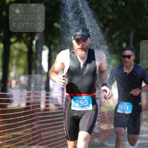 07.09.2025 - 19. Norderstedt Triathlon Michael Strokosch http://msf.ph/oto/8818478 07.09.2025 15:42:42 Laufen 395, 439 meine-sportfotos.de