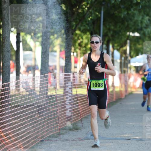 07.09.2025 - 19. Norderstedt Triathlon Michael Strokosch http://msf.ph/oto/8818512 07.09.2025 16:42:12 Laufen 461, 1056, 1098 meine-sportfotos.de