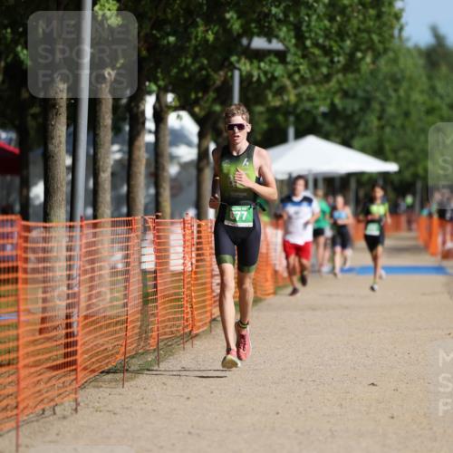 07.09.2025 - 19. Norderstedt Triathlon Michael Strokosch http://msf.ph/oto/8818652 07.09.2025 10:50:18 Laufen 677 meine-sportfotos.de