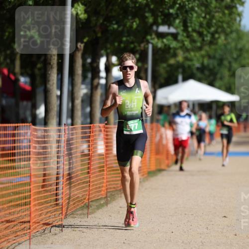 07.09.2025 - 19. Norderstedt Triathlon Michael Strokosch http://msf.ph/oto/8818676 07.09.2025 10:50:19 Laufen 677 meine-sportfotos.de