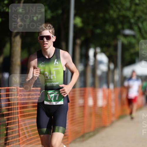 07.09.2025 - 19. Norderstedt Triathlon Michael Strokosch http://msf.ph/oto/8818728 07.09.2025 10:50:21 Laufen 677 meine-sportfotos.de