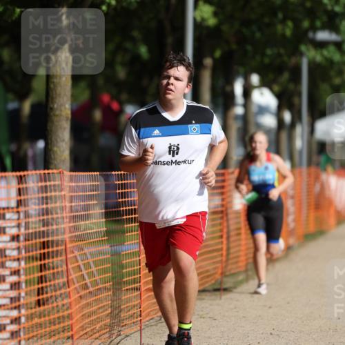 07.09.2025 - 19. Norderstedt Triathlon Michael Strokosch http://msf.ph/oto/8818801 07.09.2025 10:50:30 Laufen 67, 110, 1126 meine-sportfotos.de