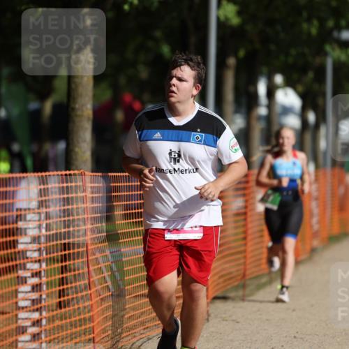 07.09.2025 - 19. Norderstedt Triathlon Michael Strokosch http://msf.ph/oto/8818804 07.09.2025 10:50:31 Laufen 67, 110, 1126 meine-sportfotos.de