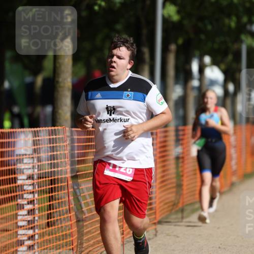 07.09.2025 - 19. Norderstedt Triathlon Michael Strokosch http://msf.ph/oto/8818806 07.09.2025 10:50:31 Laufen 67, 110, 1126 meine-sportfotos.de