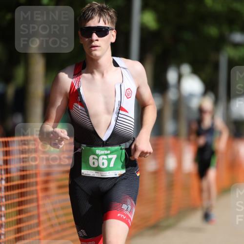 07.09.2025 - 19. Norderstedt Triathlon Michael Strokosch http://msf.ph/oto/8819363 07.09.2025 10:51:58 Laufen 112, 641, 660, 667 meine-sportfotos.de